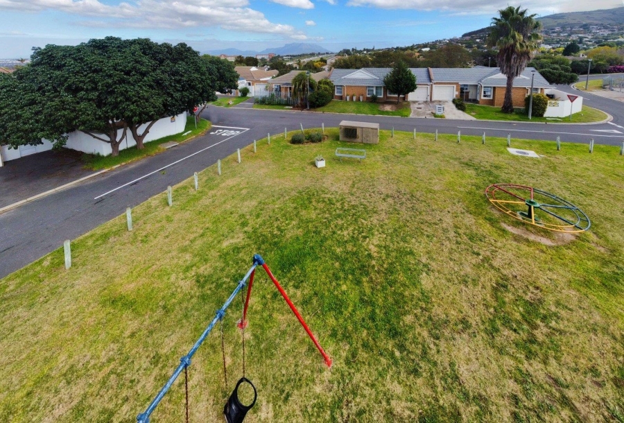 To Let 3 Bedroom Property for Rent in Loevenstein Western Cape